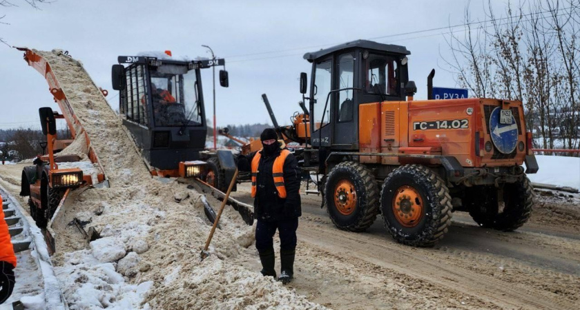 Дорожники Московской области вывели более 560 машин для борьбы со снегопадом