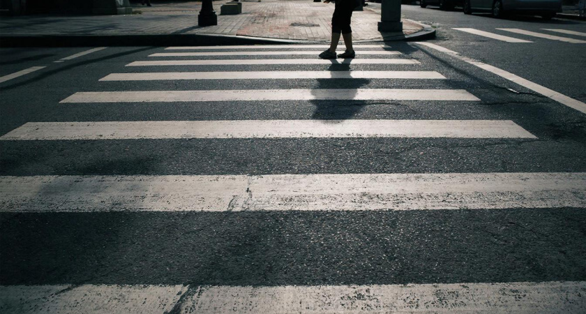 В ГАИ поставили точку: нужно ли пропускать пешехода, который стоит на тротуаре