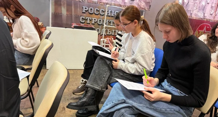 Этикет, стиль и язык жестов: как в молодежном центре Наро-Фоминска готовят будущих лидеров и наставников