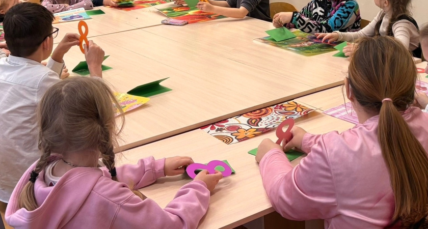 В Наро-Фоминском округе дети изготовили открытки для мам к 8 Марта