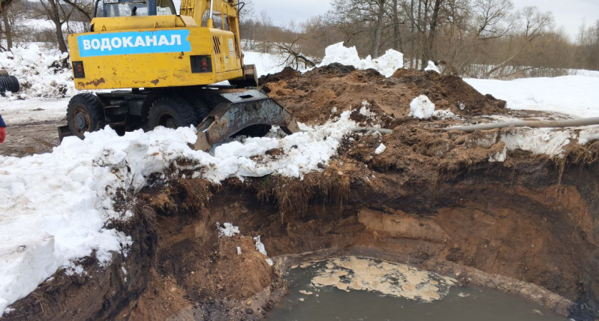 В Наро-Фоминске коммунальщики ликвидируют провал грунта в парке Воровского