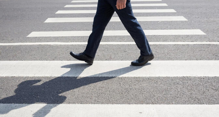 Шаг на «зебру» теперь не работает: вот когда водитель должен уступить пешеходу и что ответить инспектору ГИБДД