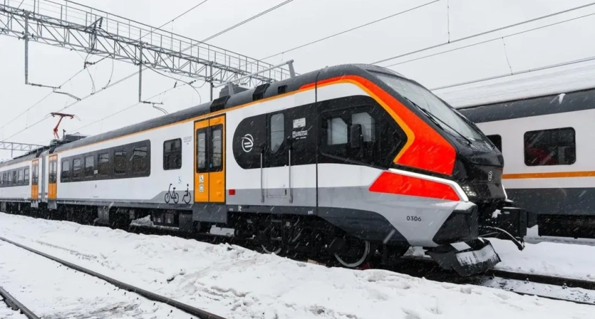 В Подмосковье запустили тестирование современных электричек с подголовниками мятного цвета