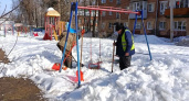 Детскую площадку в Наро-Фоминске очистили от снега после обращения жителей
