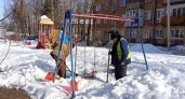 В Наро-Фоминске очистили детскую площадку на Рижской улице в день обращения жителей