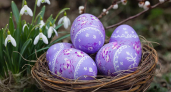 Трендовый сиреневый оттенок для пасхальных яиц: простой способ окрашивания натуральными средствами
