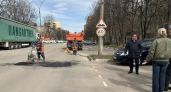 В Селятино приступили к ямочному ремонту Спортивной улицы после жалоб жителей