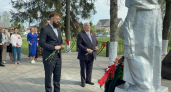 Жители Наро-Фоминска почтили память защитников города у мемориала на Красной Пресне