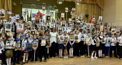В Наро-Фоминском округе школьники пронесли портреты героев в одном строю