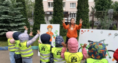 В Подмосковье дошкольники на специальной трассе учились правильно переходить дорогу