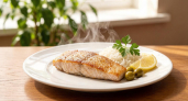 Минтай кажется безвкусным, только если не уметь его готовить: с нужным соусом рыба улетает со стола за считанные минуты