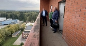 В Наро-Фоминском округе после жалоб жителей убрали мух из подъезда многоэтажки