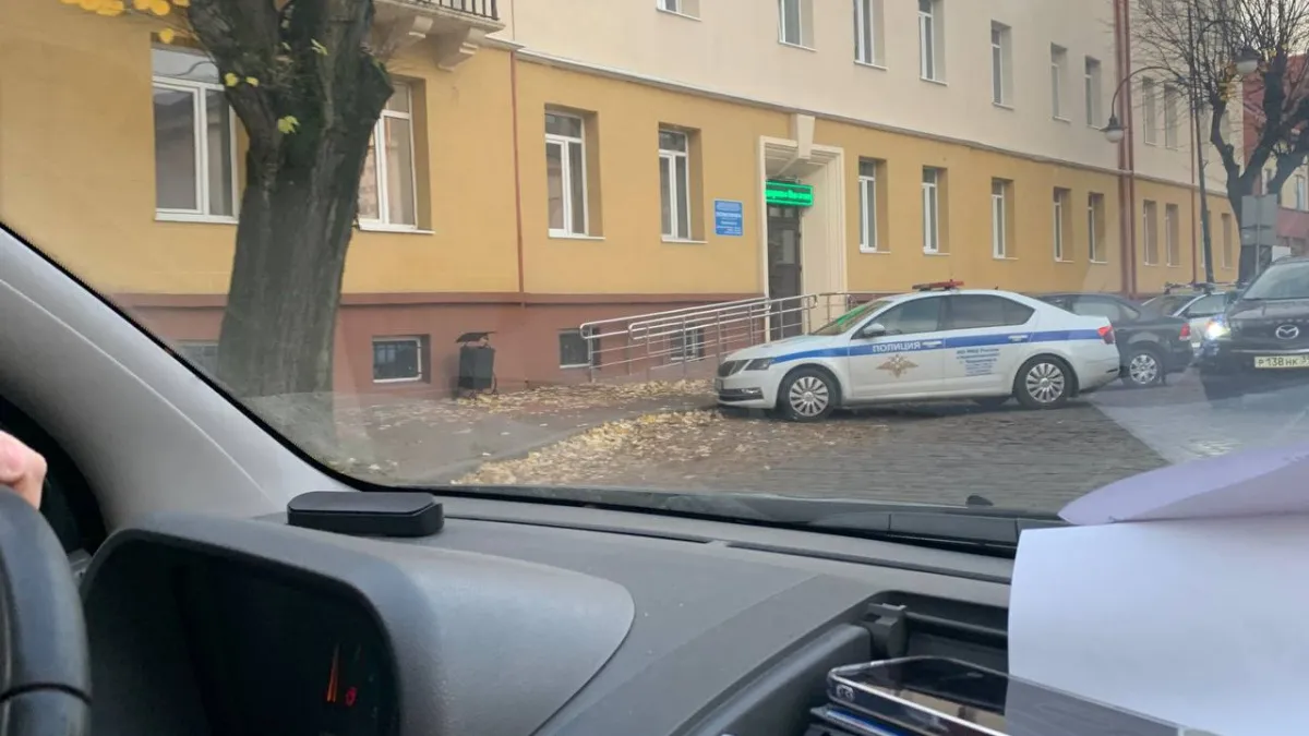 Автоюрист объяснил, какие 3 документа никогда не надо показывать сотруднику ГАИ