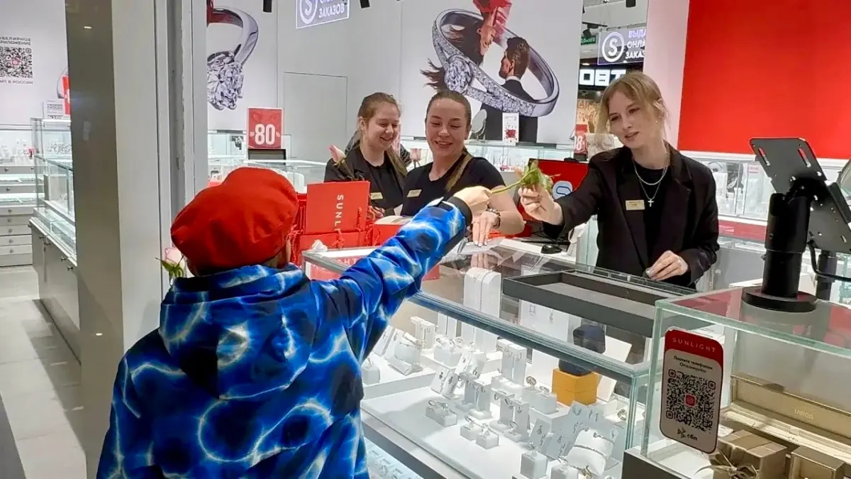 Юнармейцы в Наро-Фоминске поздравили женщин с наступающим праздником весны