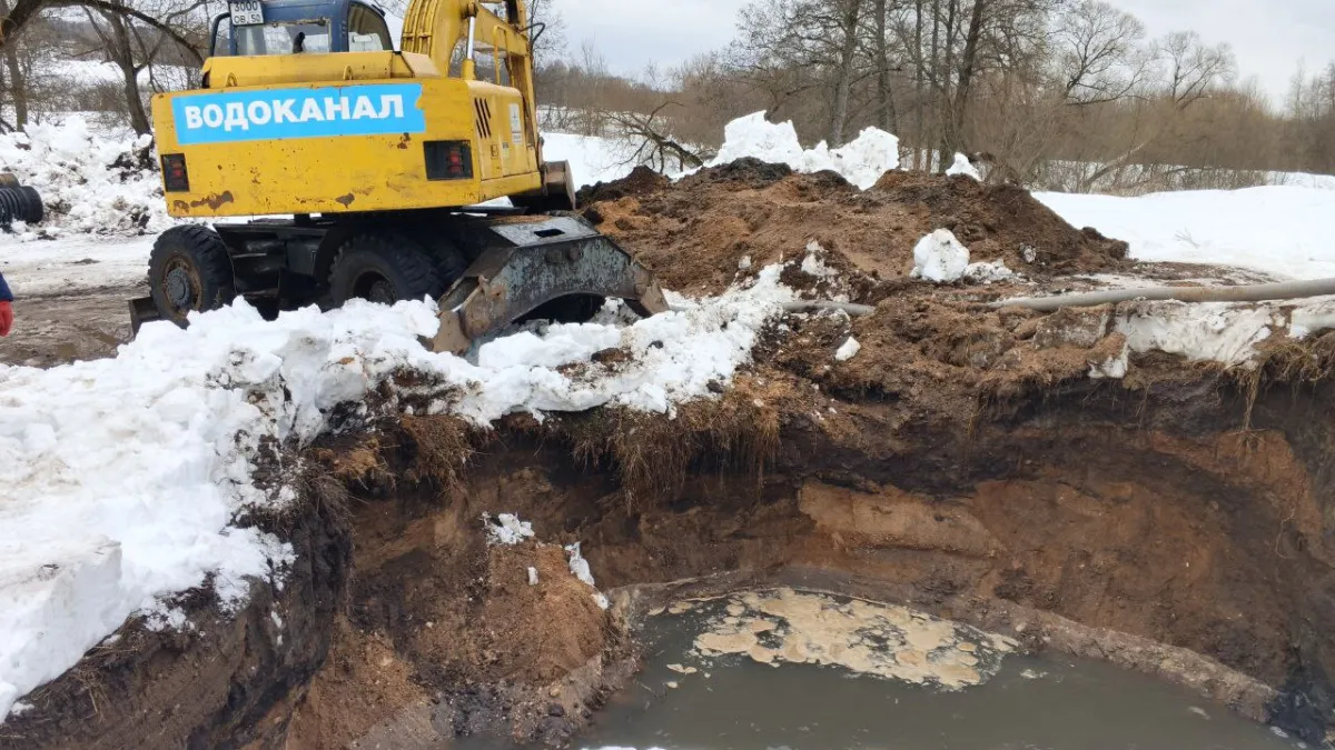 В Наро-Фоминске коммунальщики ликвидируют провал грунта в парке Воровского