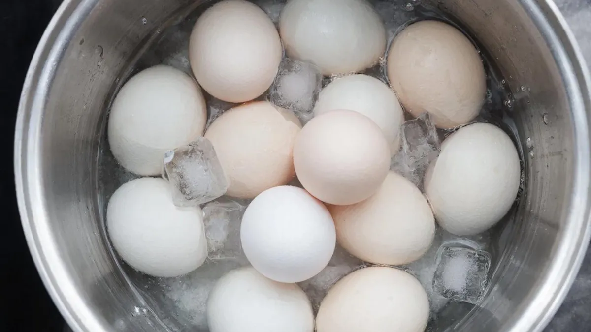 Hикогда не кладите яйца после варки в холодную воду. Секрет, о котором многие даже не догадываются