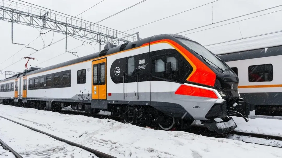 В Подмосковье запустили тестирование современных электричек с подголовниками мятного цвета