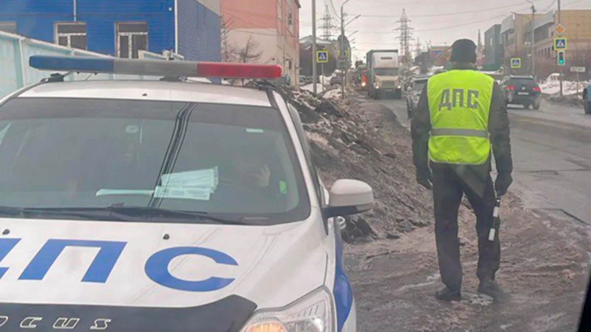 Инспектор ГАИ останавливает под знаком "Остановка запрещена" - как должен поступить водитель