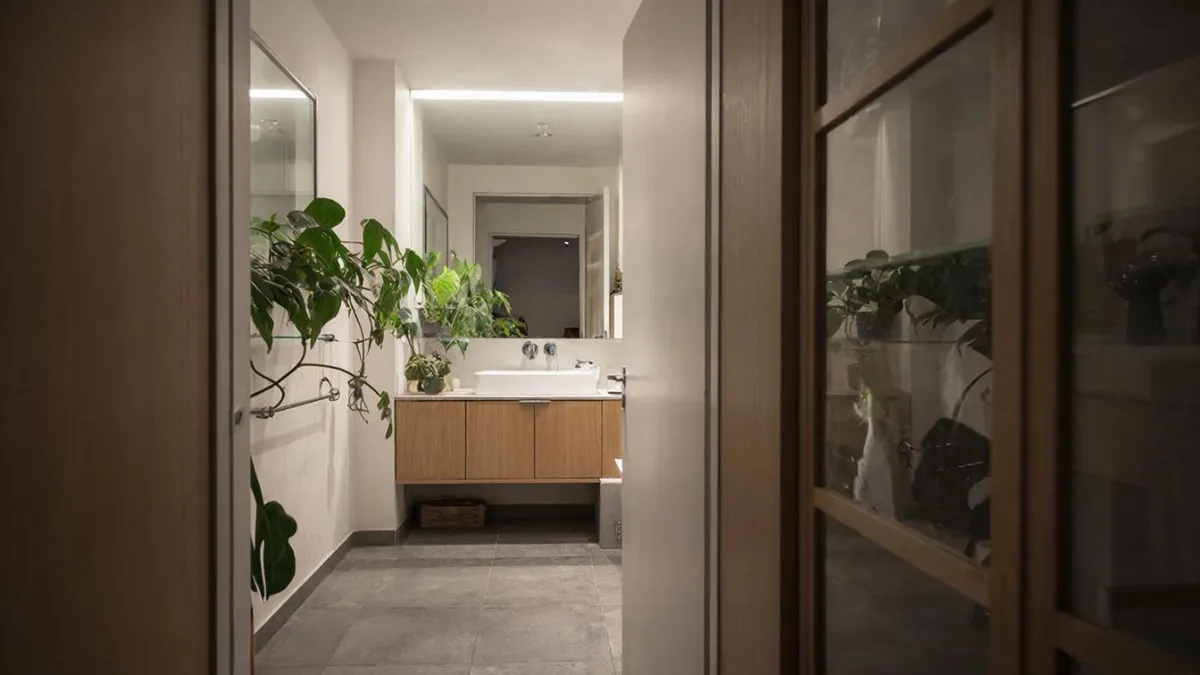 Ванная блестит как после клининга: всего 1 аптечный пузырек, и сантехника сверкает