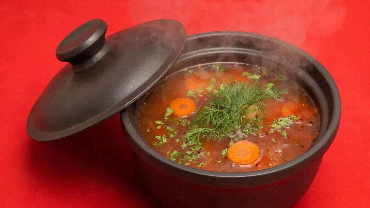 Секрет шеф-поваров: почему в борщ нельзя класть морковь — что можно добавить вместо нее