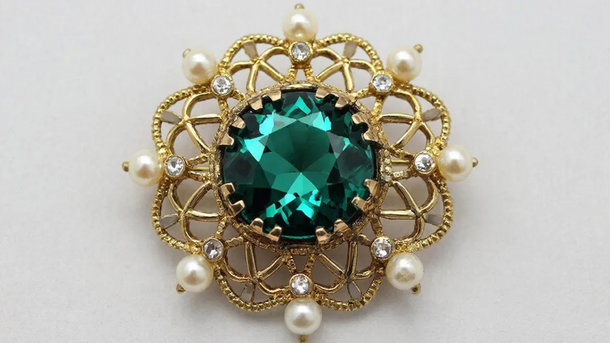 То, что пылилось десятилетиями, снова выросло в цене: мода повернулась лицом к забытому винтажу