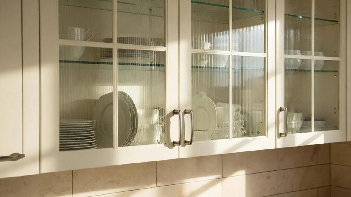 Стекло сияет, как в магазине: ни жира, ни старого нагара — метод, который работает всегда