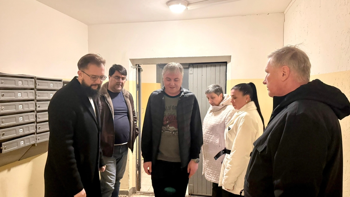 В Наро-Фоминске управляющая компания вернула на место полусферы в одном из дворов