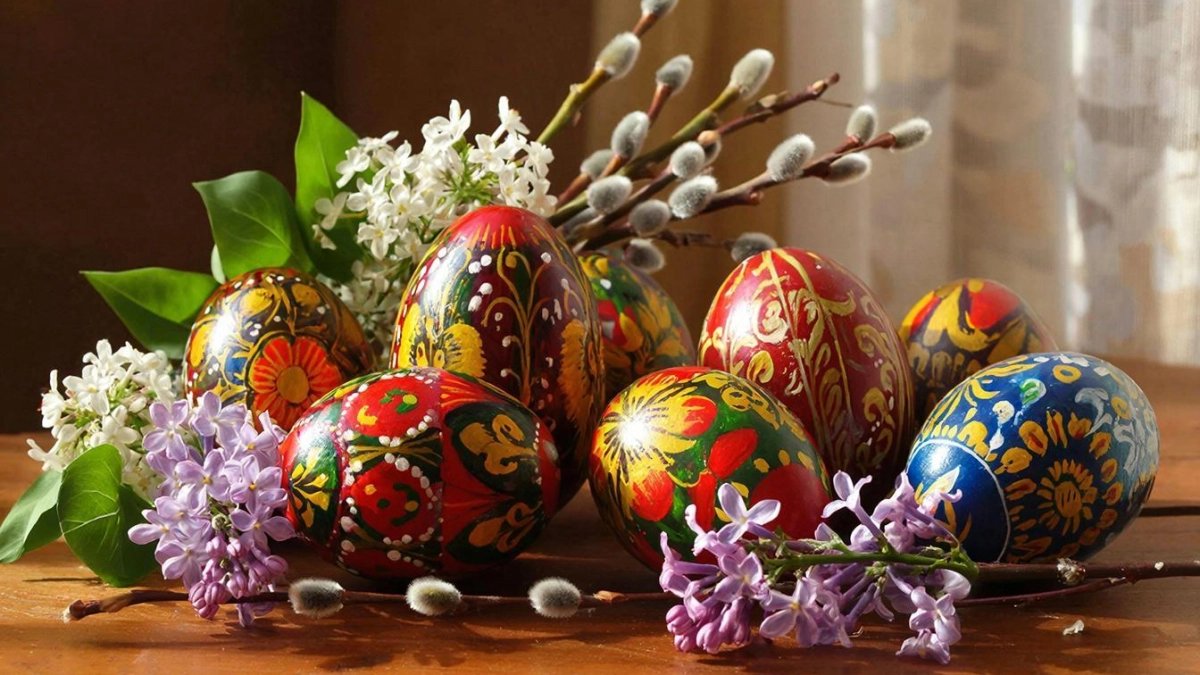 Не капуста: погружаем пасхальные яйца в это «пюре» — получаем изысканные небесно-голубые скорлупки