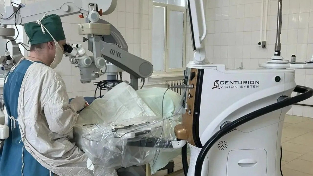 Врачи в Московской области сохранили зрение пациенту после попадания осколка в глаз