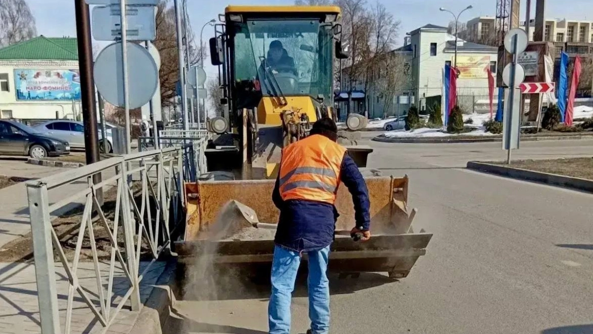 В Наро-Фоминске коммунальные службы приступили к масштабной весенней очистке улиц 