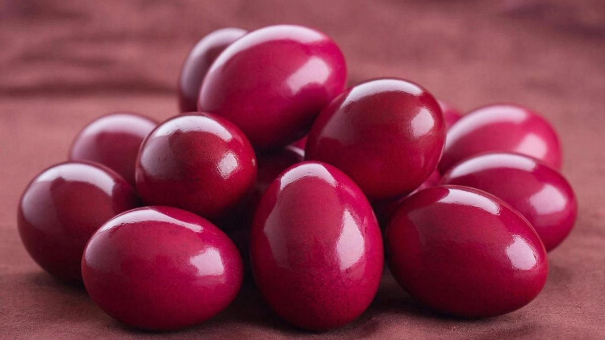 Луковая шелуха теперь в прошлом: крашу яйца на Пасху 1 овощем — такой красоте позавидует даже Курочка-Ряба