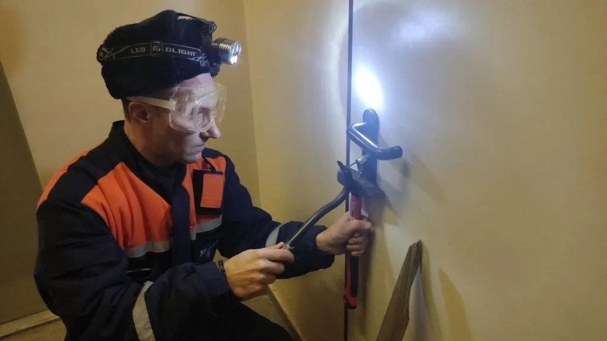 Спасатели в Наро-Фоминске вызволили двух малышей, которые заперли себя в квартире