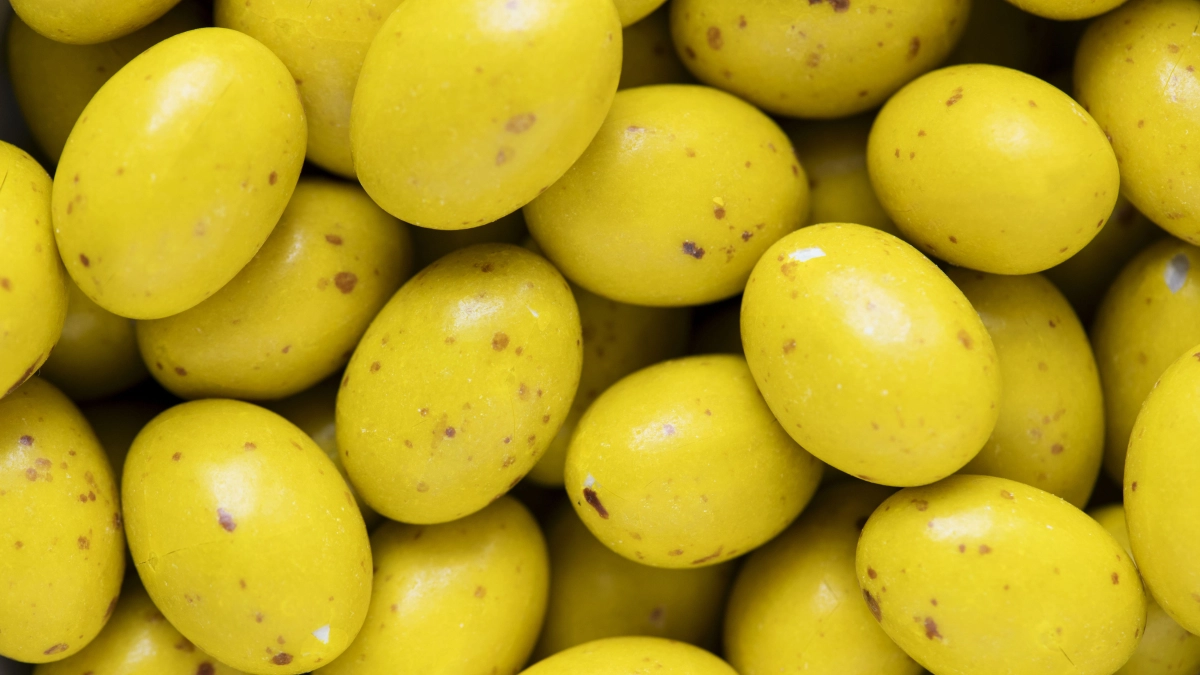 Красим яйца на Пасху в «медовый» цвет — получается красивее золота, позавидует даже курочка Ряба