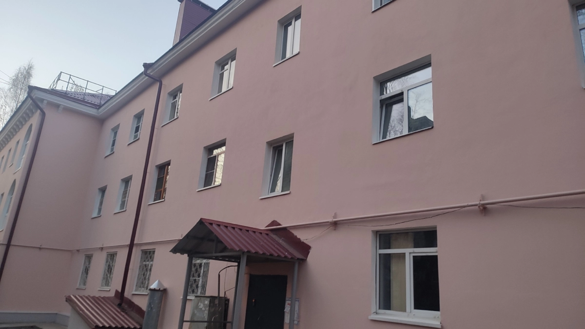 В Подмосковье детский омбудсмен призвала родителей не открывать окна настежь, когда дома есть малыши