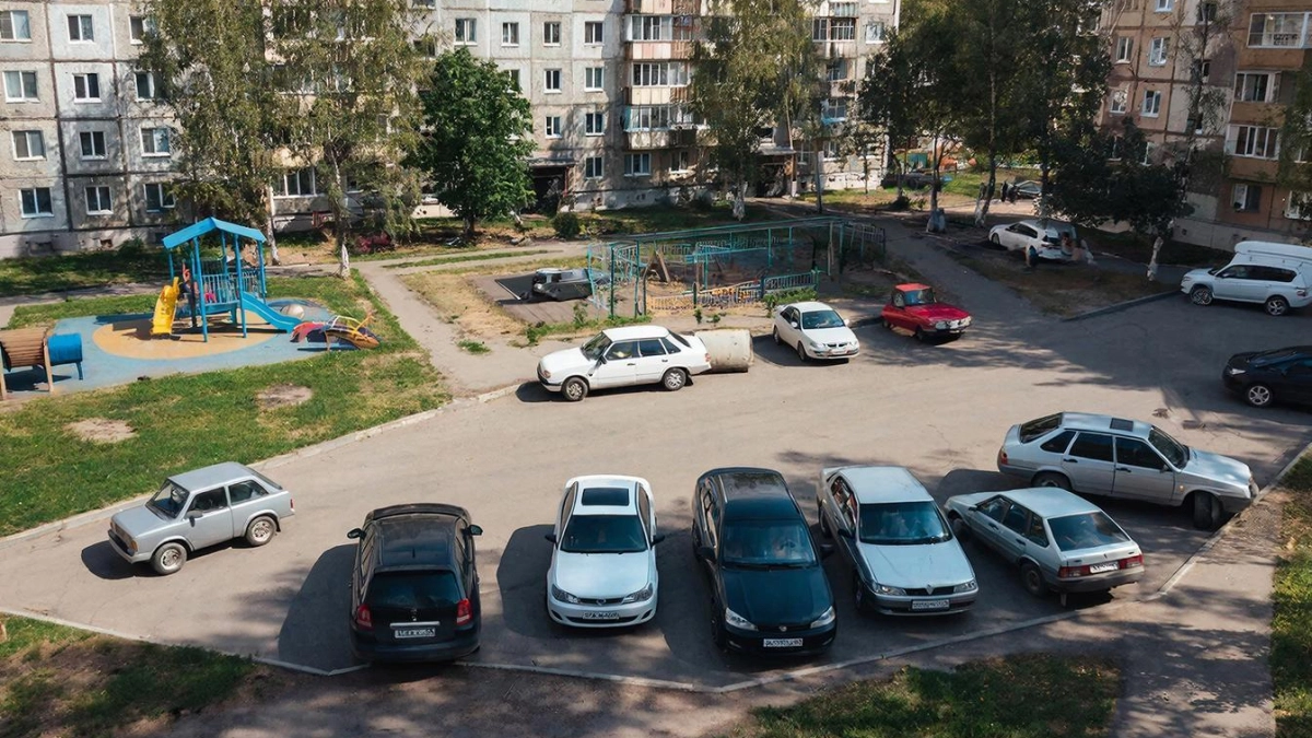 Верховный суд РФ решил: можно ли выпивать в припаркованной машине, если двигатель не запущен