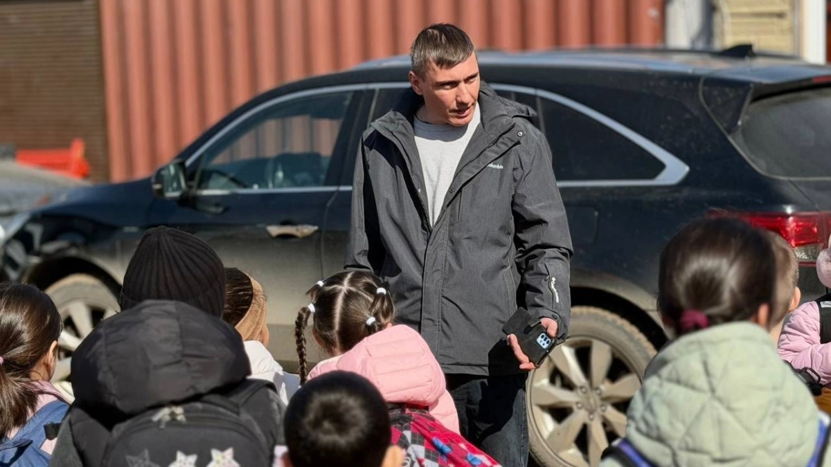 В Наро-Фоминском округе школьники освоили управление самосвалами и тракторами