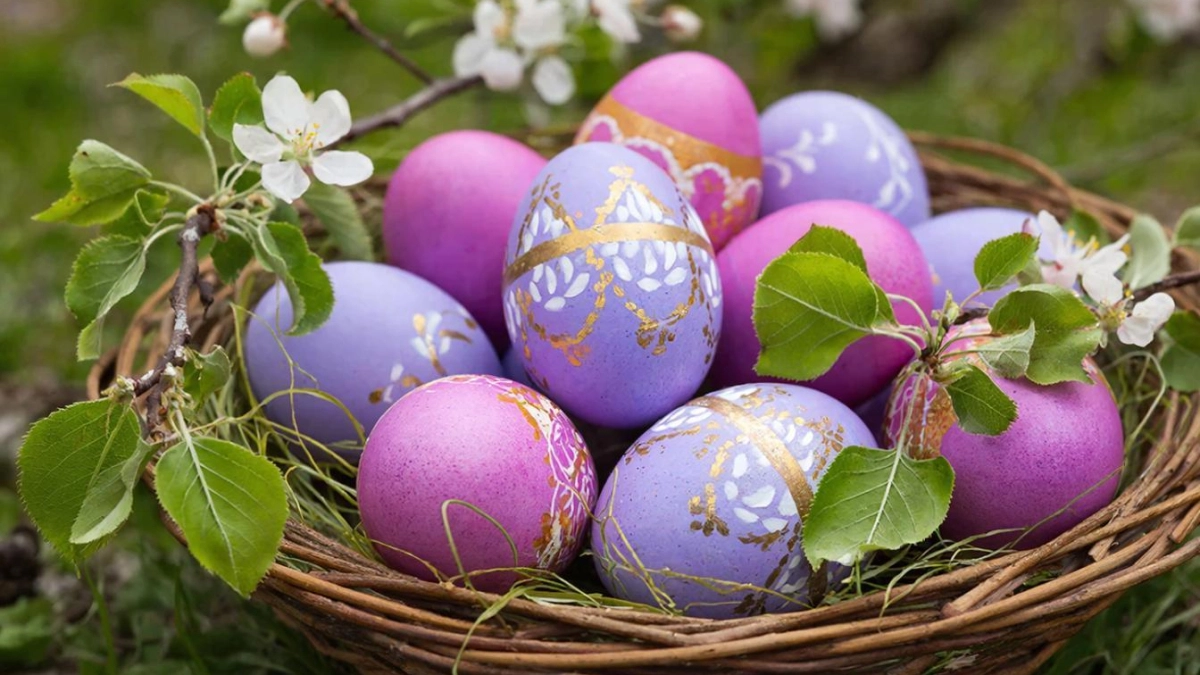 Красим пасхальные яйца в сиреневый оттенок: простой способ окрашивания натуральными средствами