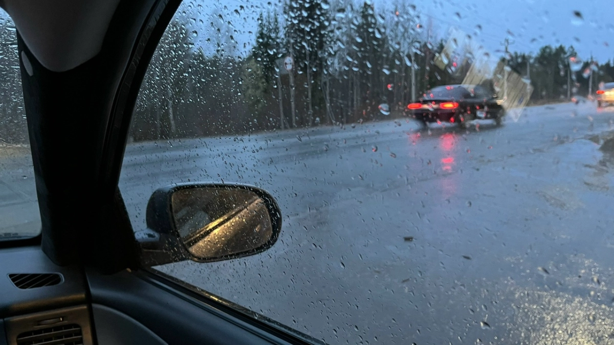 В Подмосковье выявили почти 80 тысяч водителей с телефоном за рулем