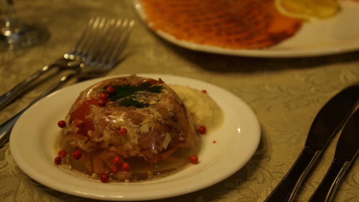 Что нельзя класть в холодец ни при каких обстоятельствах... Испортите всё блюдо моментально