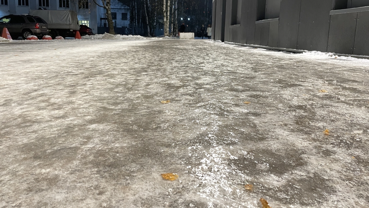 В Подмосковье объявили желтый уровень погодной опасности из-за гололедицы