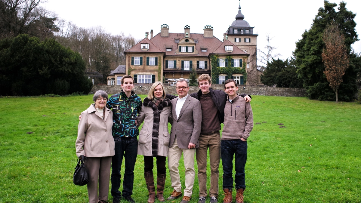 Немка вышла замуж за русского и назвала привычки наших мужчин, которые следует перенять мужчинам во всем мире