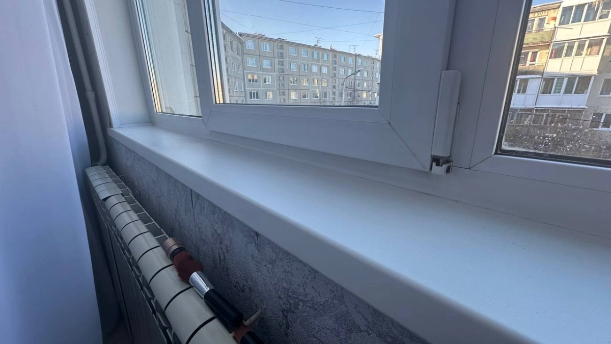 Подоконник станет белее снега: понадобится копеечное средство из аптеки