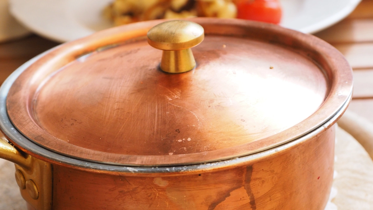 Этот способ должна знать каждая хозяйка. Как быстро и просто отмыть посуду от нагара