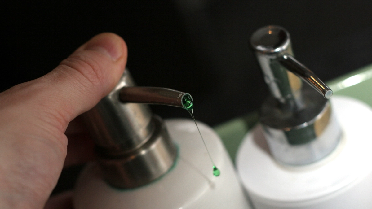 Смешайте средство для мытья посуды с солью. Результат удивляет