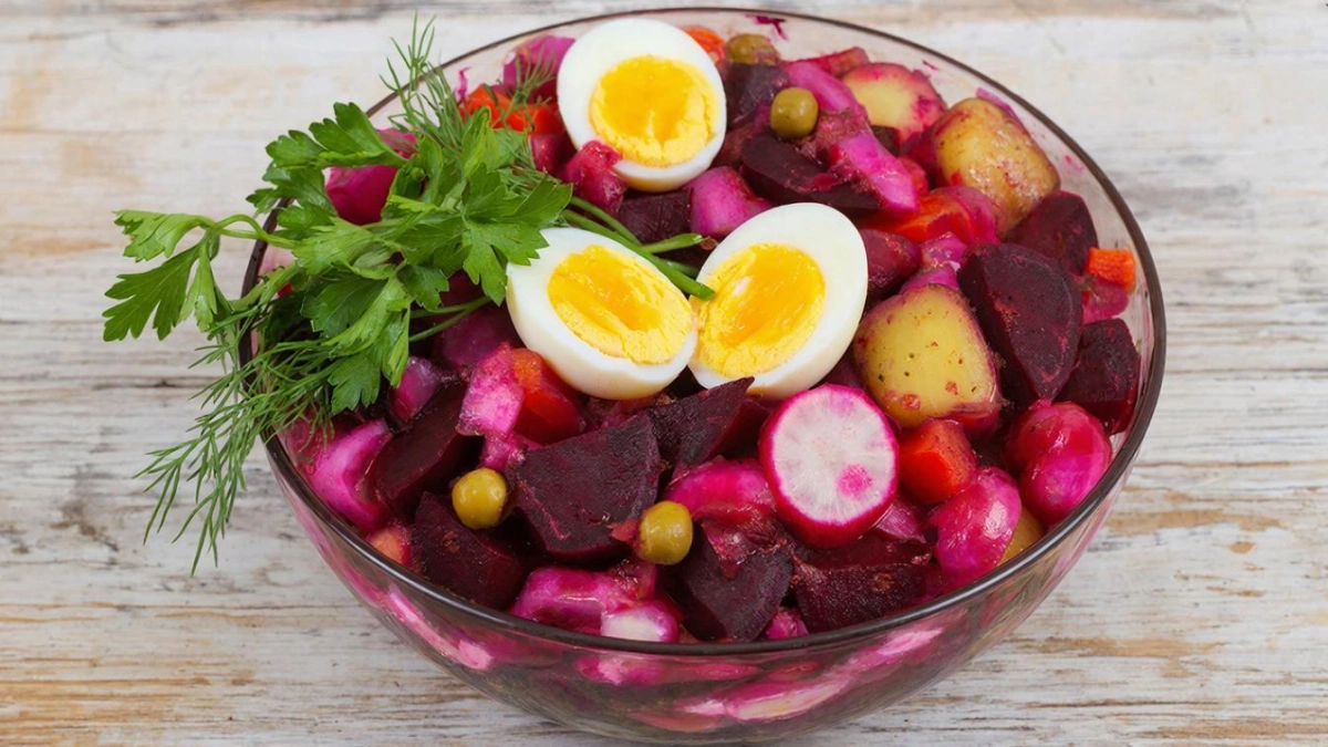 Как улучшить винегрет: 3 хитрости от шеф-поваров - и особенно вкусный винегрет, за уши не оттянешь. 