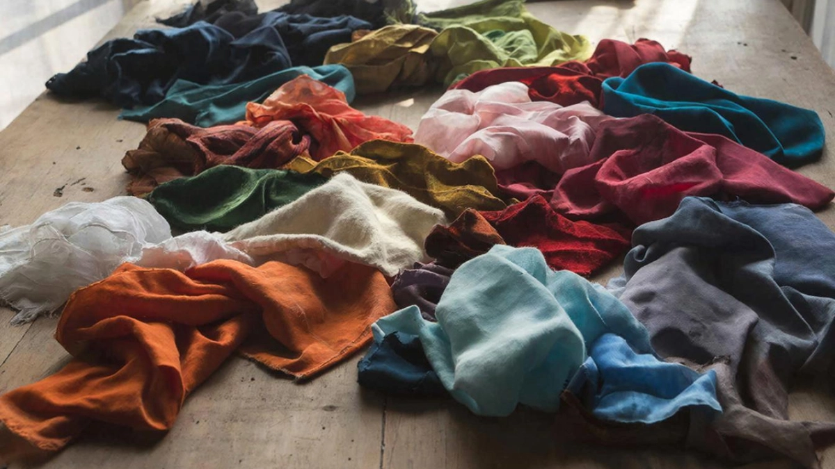 Старые лоскутки превращаются в полезные вещи: простые способы дать обрезкам ткани новую жизнь в хозяйстве