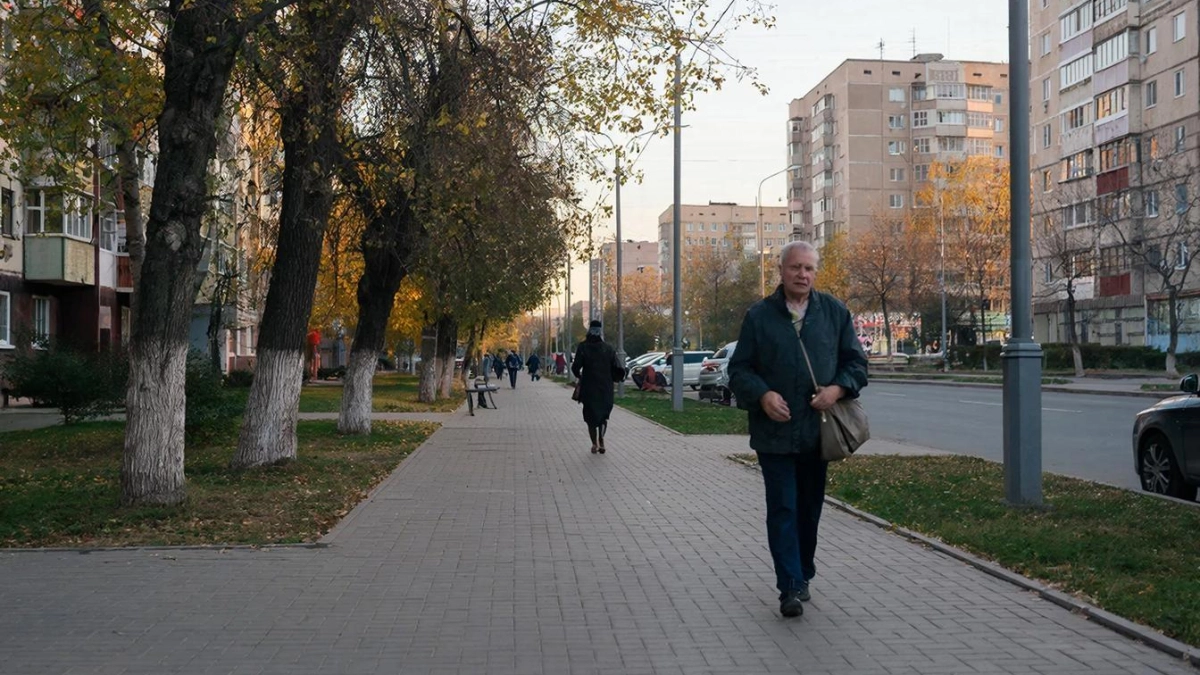 В ГАИ рассказали: нужно ли пропускать пешехода, который стоит на тротуаре