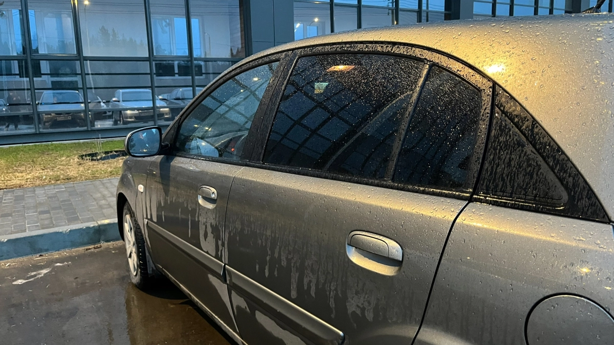 В Московской области обнаженный мужчина разбил чужую иномарку 