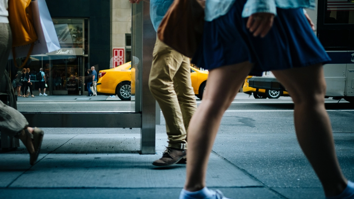 Шаг на «зебру» теперь не работает: вот когда водитель должен уступить пешеходу и что ответить инспектору ГИБДД