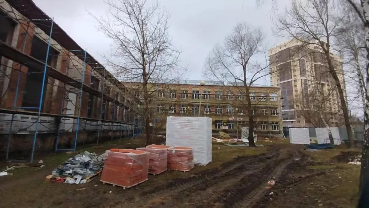 В Наро-Фоминске строители обновляют два корпуса школы №6